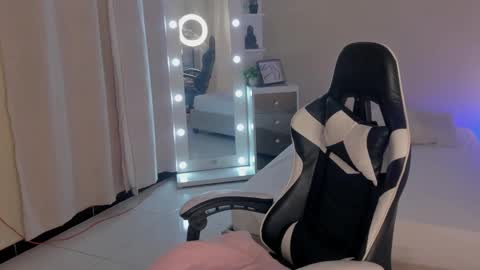 leahaltomm online show from 02-26-25, 08:33