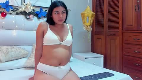 Snapshot of leahblair_08 chatting on 11-27-25, 10:34 Leah online show from 11-27-25, 10:34