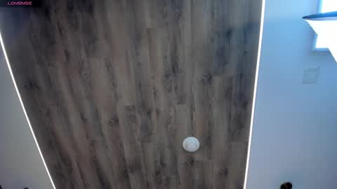 leahlombardi_ online show from 10-10-25, 03:27