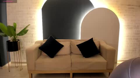 leahnovac online show from 10-04-25, 11:08