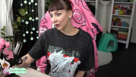 Leah online show from 11-21-25, 08:29