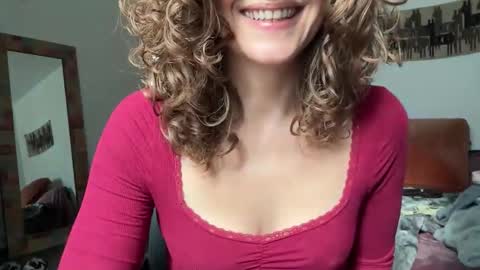 Leah Sparkles online show from 10-23-25, 02:38