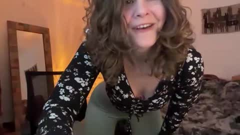 Leah Sparkles online show from 10-28-25, 08:11