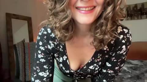 Leah Sparkles online show from 11-02-25, 04:31