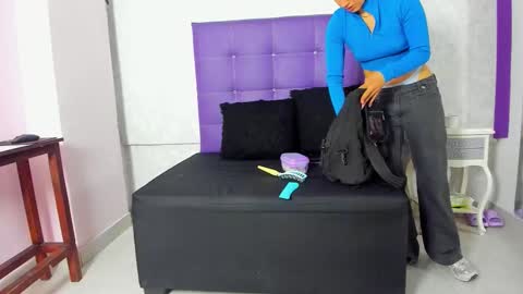 leamoreau__ online show from 11-11-25, 11:21