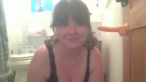 Snapshot of learayne chatting on 10-20-25, 12:44 Lea online show from 10-20-25, 12:44