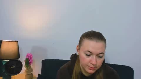 Snapshot of leaslim chatting on 10-14-25, 03:13 Lea online show from 10-14-25, 03:13