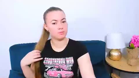 Snapshot of leaslim chatting on 11-16-25, 06:41 Lea online show from 11-16-25, 06:41