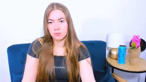 Snapshot of leaslim chatting on 11-17-25, 07:36 Lea online show from 11-17-25, 07:36