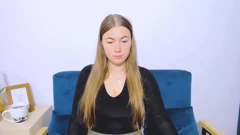 Snapshot of leaslim chatting on 11-18-25, 02:43 Lea online show from 11-18-25, 02:43