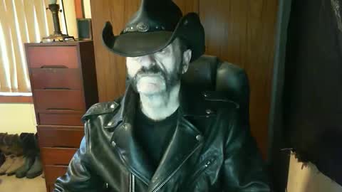leathergreaser online show from 11-04-25, 08:19