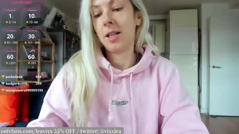 Snapshot of leavixx chatting on 10-31-25, 10:16 LeaVixx online show from 10-31-25, 10:16