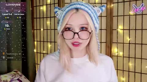 Snapshot of lee_ex chatting on 12-14-25, 06:01 Lee ex online show from 12-14-25, 06:01