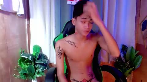 leemoreno18 online show from 10-28-25, 05:37