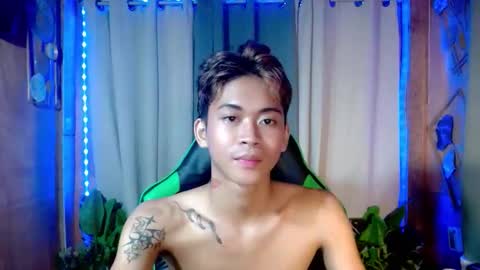 leemoreno18 online show from 11-15-25, 11:18