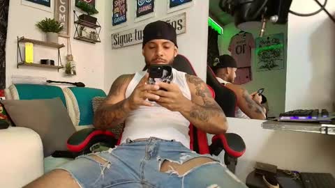 Snapshot of leenar_key chatting on 11-01-25, 03:14 leenar_key online show from 11-01-25, 03:14