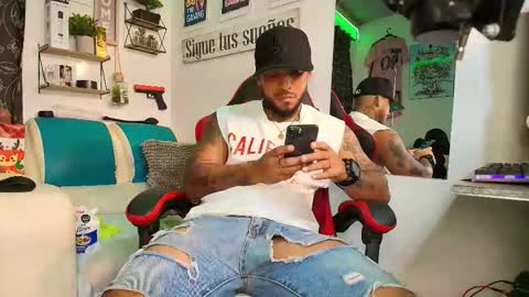 Snapshot of leenar_key chatting on 11-24-25, 04:18 leenar_key online show from 11-24-25, 04:18