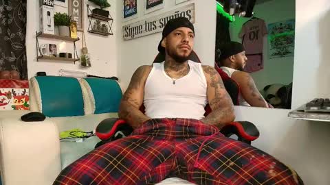 Snapshot of leenar_key chatting on 11-29-25, 02:42 leenar_key online show from 11-29-25, 02:42