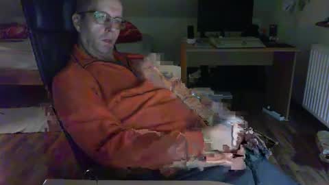 Snapshot of lefti27 chatting on 12-25-24, 11:20 Dave online show from 12-25-24, 11:20
