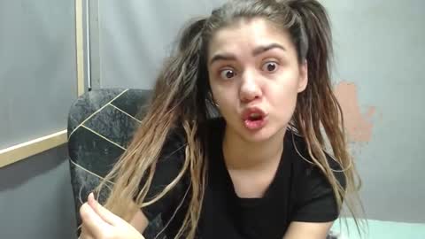 Liya online show from 11-18-25, 05:01