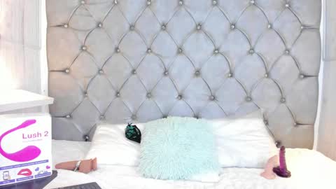 LEIGH ANGELS online show from 12-31-24, 04:16