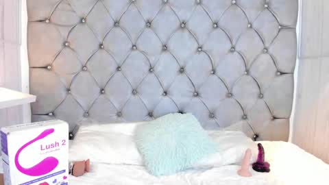 LEIGH ANGELS online show from 12-31-24, 06:35