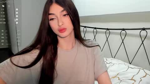 Leila online show from 03-12-25, 07:38