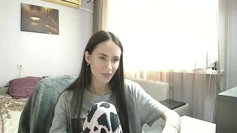 Leila online show from 09-08-25, 03:11