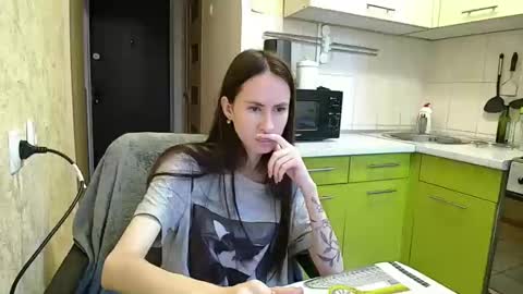 Leila online show from 09-09-25, 05:18