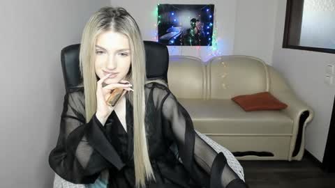 Snapshot of leila_morriss chatting on 12-11-24, 12:02 Leila Morriss online show from 12-11-24, 12:02