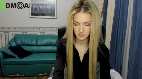 Snapshot of leila_morriss chatting on 12-14-24, 08:29 Leila Morriss online show from 12-14-24, 08:29