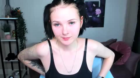 Leila online show from 11-21-25, 05:39