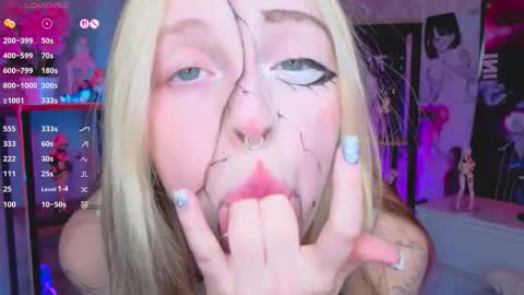 Snapshot of leiladwight chatting on 10-29-25, 04:09 Leila online show from 10-29-25, 04:09