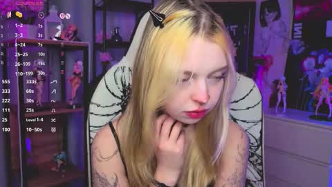 Snapshot of leiladwight chatting on 11-16-25, 04:01 Leila online show from 11-16-25, 04:01