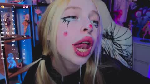 Snapshot of leiladwight chatting on 11-28-25, 05:15 Leila online show from 11-28-25, 05:15