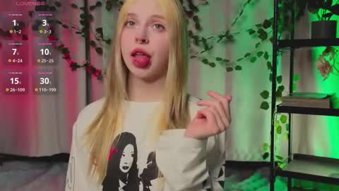 Snapshot of leiladwight chatting on 02-15-26, 03:09 Leila online show from 02-15-26, 03:09