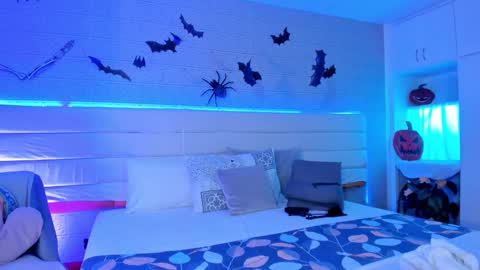 Snapshot of leilahiuston chatting on 11-01-25, 08:11 online show from 11-01-25, 08:11