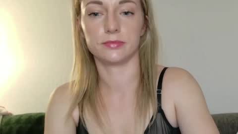 Leila Louise online show from 11-29-25, 08:56