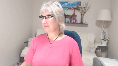 Snapshot of leilamays chatting on 10-15-25, 05:18 Leila Kinky online show from 10-15-25, 05:18