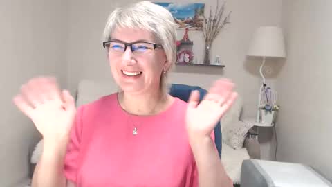 Snapshot of leilamays chatting on 10-18-25, 04:48 Leila Kinky online show from 10-18-25, 04:48