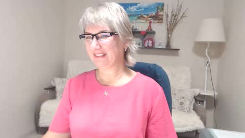 Snapshot of leilamays chatting on 10-20-25, 05:08 Leila Kinky online show from 10-20-25, 05:08