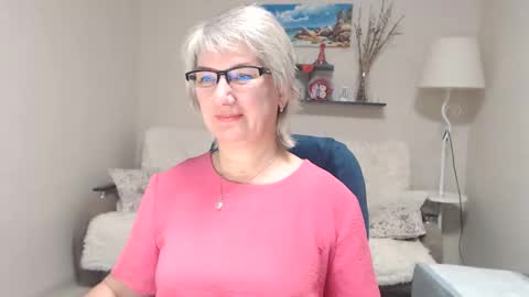 Snapshot of leilamays chatting on 10-22-25, 06:13 Leila Kinky online show from 10-22-25, 06:13