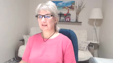 Snapshot of leilamays chatting on 10-24-25, 05:48 Leila Kinky online show from 10-24-25, 05:48