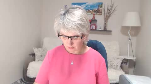 Snapshot of leilamays chatting on 10-25-25, 04:53 Leila Kinky online show from 10-25-25, 04:53