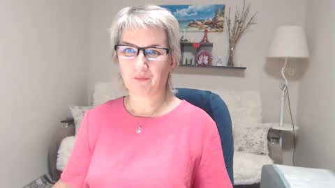 Snapshot of leilamays chatting on 10-26-25, 09:15 Leila Kinky online show from 10-26-25, 09:15