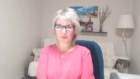 Snapshot of leilamays chatting on 10-27-25, 04:27 Leila Kinky online show from 10-27-25, 04:27