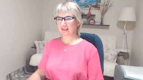 Snapshot of leilamays chatting on 10-31-25, 12:06 Leila Kinky online show from 10-31-25, 12:06