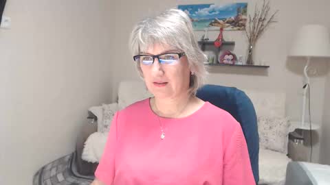 Snapshot of leilamays chatting on 11-11-25, 09:42 Leila Kinky online show from 11-11-25, 09:42