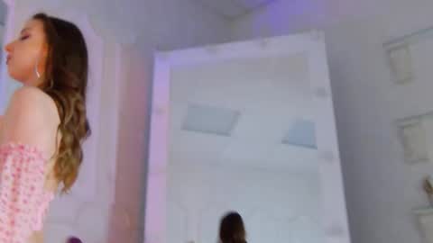 Snapshot of leilaparson chatting on 11-14-25, 05:17 Leila online show from 11-14-25, 05:17