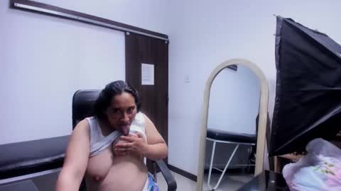 Snapshot of leilasmith_ chatting on 03-16-26, 11:14 Leila online show from 03-16-26, 11:14